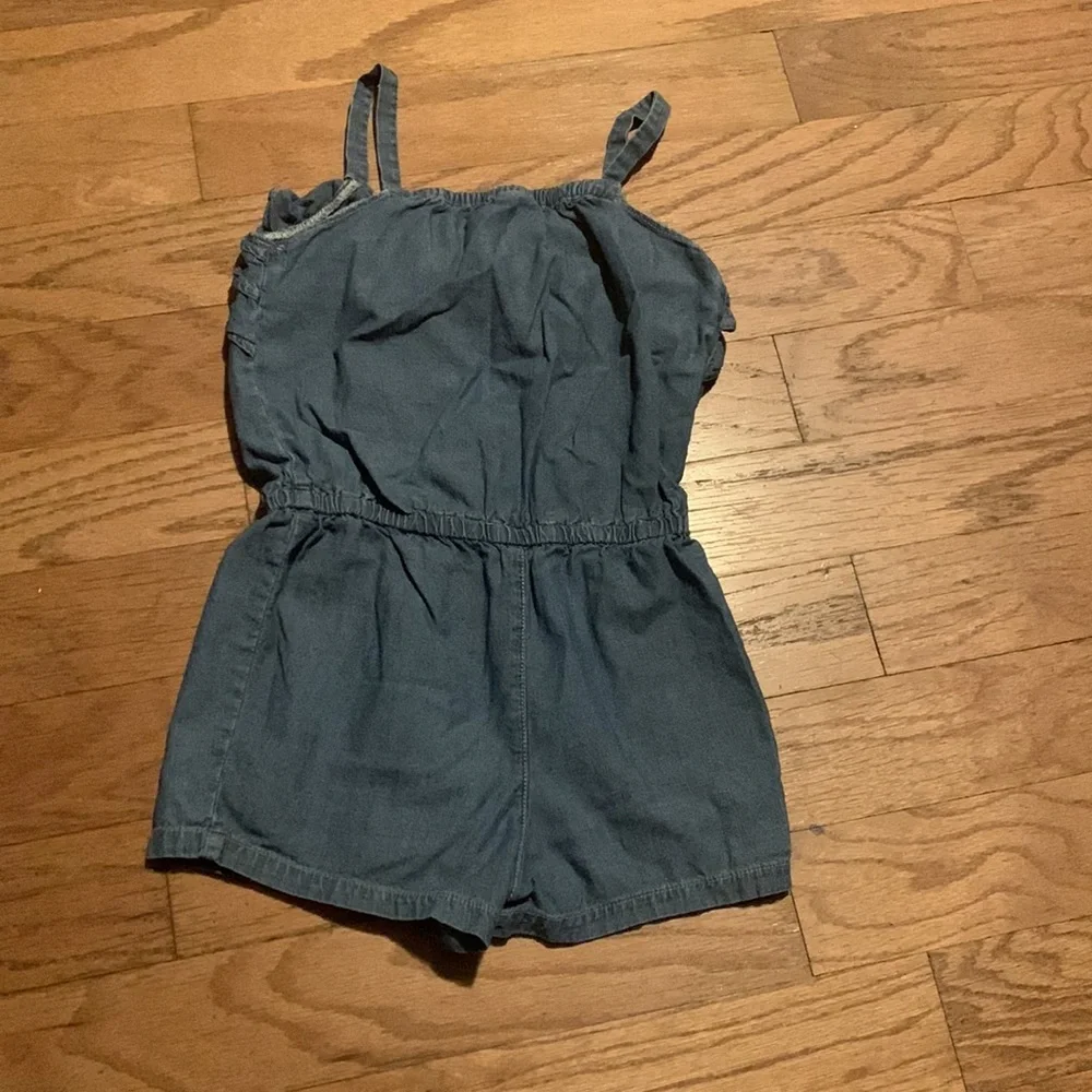 OshKosh B’gosh girls‎ romper size 6.